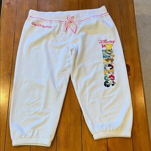 Walt Disney World White Princess Embroidered Capri Sweatpants Size Women’s L EUC